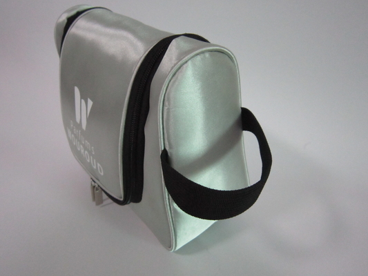 Silberne wasserdichte hängende Toilettenartikel-Organisator-Tasche mit Maschen-Tasche
