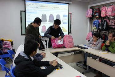 Dongguan Jing Hao Handbag Products Co., Limited, Fabrik Produktionslinie